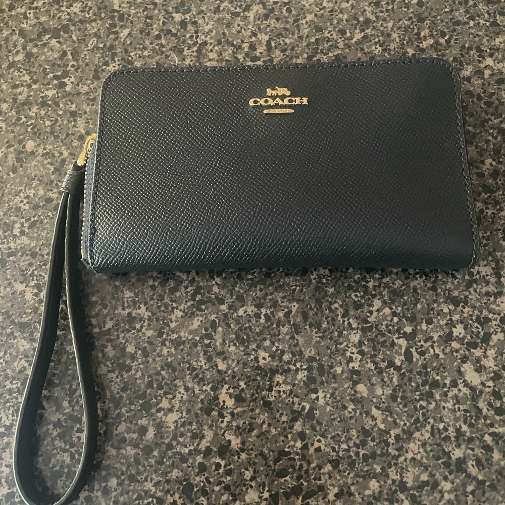 Coach navy Textured Wristlet with Gold Logo.New without tag